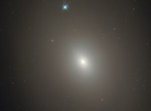 NASA: Phát hiện đặc điểm bất ngờ của thiên hà thấu kính Messier 85