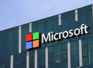 Vốn hóa Microsoft đạt kỷ lục gần 2.600 tỷ USD, đe dọa vị trí số 1 của Apple