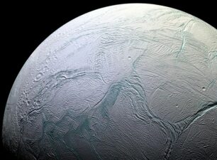 Vệ tinh Enceladus của Sao Thổ có khả năng nuôi dưỡng sự sống