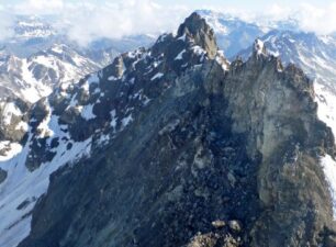 Băng vĩnh cửu tan chảy, một góc đỉnh núi ở Áo bị sạt lở
