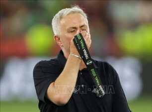 UEFA điều tra kỷ luật HLV Jose Mourinho