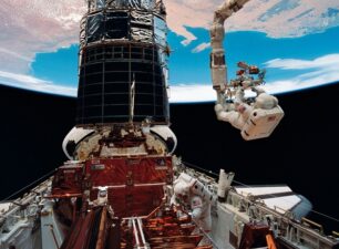 Quá trình sửa chữa kính viễn vọng Hubble ngoài không gian