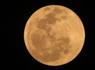 Siêu trăng cam “2 lần phình to” hiện ra liên tiếp 4 tháng kể từ 3-7