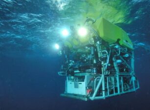Robot đầu tiên đã chạm tới đáy biển để tìm tàu lặn Titan mất tích