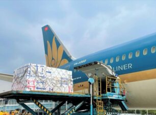 Gần 90 tấn quả vải ‘cưỡi’ máy bay Vietnam Airlines đi xuất khẩu