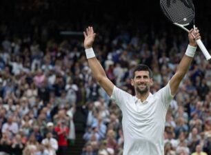 Djokovic mừng lần thứ chín vào chung kết Wimbledon