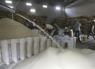 Cộng đồng người dân gốc Nam Á đổ xô đi mua gạo để tích trữ