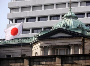 Nhật Bản nới lỏng chính sách kiểm soát đường cong lợi suất trái phiếu