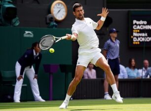 Djokovic ra quân thắng lợi, Venus trượt ngã ngay vòng 1 Wimbledon