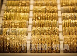 Dự đoán về lãi suất kéo giá vàng thế giới ​xuống dưới mức 1.930 USD/ounce