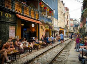 Hà Nội: Tái diễn tình trạng kinh doanh phố cà phê đường tàu