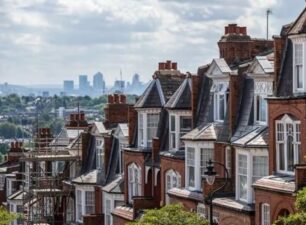 Giá nhà tại Anh giảm xuống mức thấp nhất trong gần 15 năm