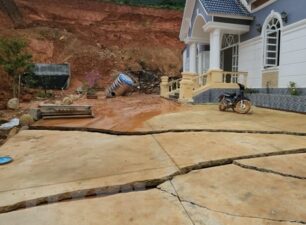 Lâm Đồng: Sạt trượt đất dự án hồ thủy lợi, di dời nhiều hộ dân an toàn