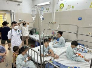 Hà Nội: Ghi nhận nhiều trẻ mắc sốt xuất huyết trong tình trạng nặng