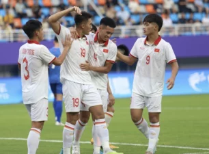Olympic Việt Nam thắng Mông Cổ, dẫn đầu bảng: Hài lòng một nửa!