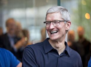 Đợt bán cổ phiếu lớn nhất trong hai năm của CEO Apple