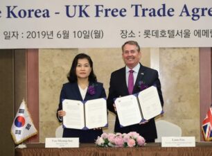 Anh và Hàn Quốc nhất trí gia hạn thỏa thuận thương mại tự do 2 năm