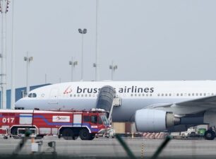 Các hãng hàng không hủy chuyến bay tới Israel sau diễn biến tại Trung Đông
