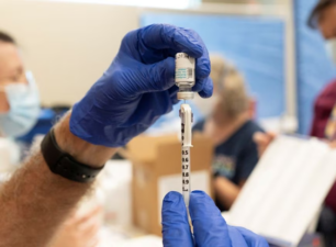CDC Mỹ khuyến nghị người trưởng thành tiêm định kỳ vaccine đậu mùa khỉ
