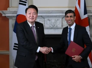 Thủ tướng Anh Rishi Sunak và Tổng thống Hàn Quốc ký Hiệp ước Phố Downing