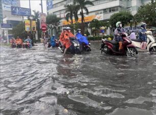 Thành phố Đà Nẵng thông báo cho học sinh, trẻ mầm non nghỉ học do mưa lớn
