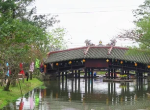 Ghé thăm cây cầu ngói Thanh Toàn 247 tuổi bên dòng sông Như Ý