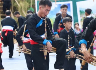 Yên Bái: Lên Mù Cang Chải dự Festival Khèn Mông và ngắm hoa tớ dày