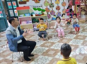 Chuyện về những ‘thầy nuôi dạy trẻ’ ở vùng khó xứ Thanh