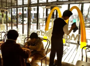 Vì sao McDonald’s ngược sóng, tăng khoản “đặt cược” vào thị trường Trung Quốc?