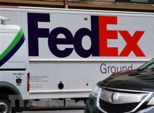 FedEx hạ dự báo doanh thu