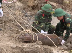 Quảng Bình: Di dời an toàn ba quả bom lớn sót lại sau chiến tranh
