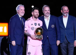 Messi nhận giải thưởng danh giá mà Ronaldo chưa bao giờ sở hữu