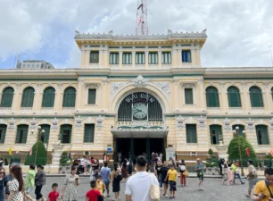 Nhiều địa điểm nổi tiếng được du khách lựa chọn dịp cận Tết ở TP Hồ Chí Minh