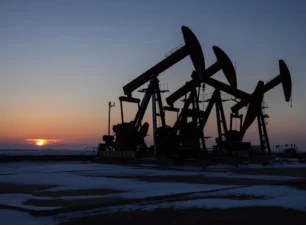 Lo ngại về nguồn cung dịu xuống đẩy giá dầu thế giới giảm sâu