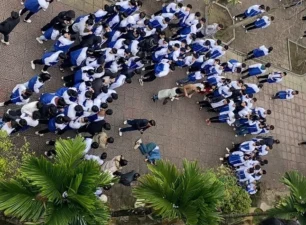 Thanh Hóa: Nam sinh lớp 10 rơi từ tầng 4 xuống sân trường, đang nguy kịch