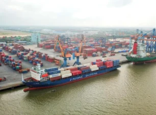 Dự báo giá cước vận tải container, các loại phụ phí sẽ tiếp tục tăng cao