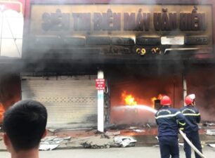 Hải Phòng: Cháy lớn tại siêu thị điện máy, ngọn lửa bao trùm toàn bộ căn nhà