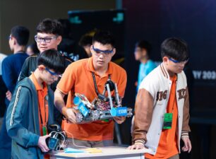 Học sinh Việt Nam tranh tài để thi đấu giải Robotics quốc tế