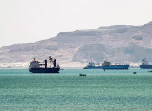 Doanh thu của Kênh đào Suez giảm 40-50% do các cuộc tấn công của Houthi