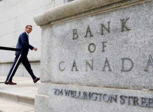 Ngân hàng trung ương Canada đang mắc kẹt về lãi suất?