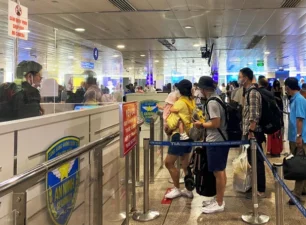 Sân bay Tân Sơn Nhất lập kỷ lục đón khách dịp Tết Nguyên đán Giáp Thìn