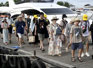 Đảo Bali bắt đầu áp thuế 10 USD đối với khách du lịch người nước ngoài