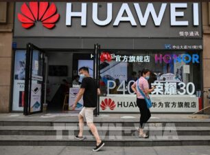 Nằm trong “danh sách đen” của Mỹ, Huawei vẫn tăng trưởng vững mạnh