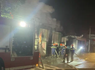 Bình Thuận: Cháy nhà xe tạm giữ là do một chiến sỹ công an vứt tàn thuốc bất cẩn