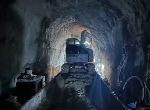 Sạt lở hầm đường sắt: Xe chở động vật, xe quá khổ được chạy qua Hầm Đèo Cả