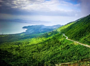 Đà Nẵng: Phát triển du lịch an toàn, bền vững trên đèo Hải Vân