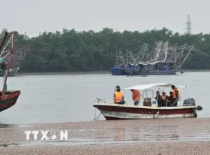 Quảng Ninh: Lật thuyền nan trên sông Chanh khiến 4 người mất tích