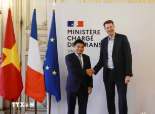 Việt Nam-Pháp tăng cường hợp tác trong lĩnh vực giao thông vận tải