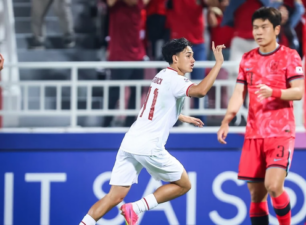Tin thể thao 26/4: Xác định 2 đội đầu tiên vào bán kết U23 châu Á, trọng tài ‘người quen’ bắt trận Việt Nam vs Iraq, MU nhắm sao Real Madrid thay Onana