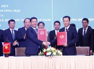 Việt Nam-Lào tăng cường hợp tác kinh tế thương mại song phương